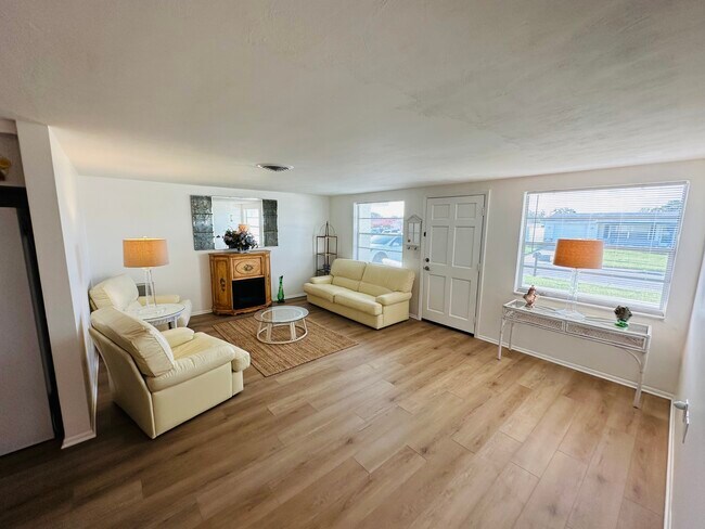 Foto del edificio - 5202 Overton Dr