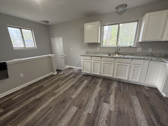 Building Photo - Quaint 3 bedroom Warren home
