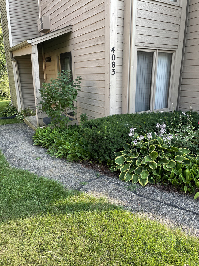 Front entrance - 4083 Applewood Ln