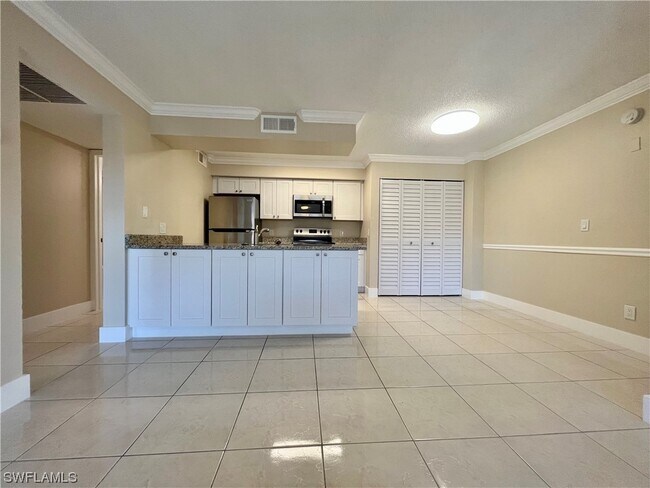 Building Photo - 5321 Summerlin Rd