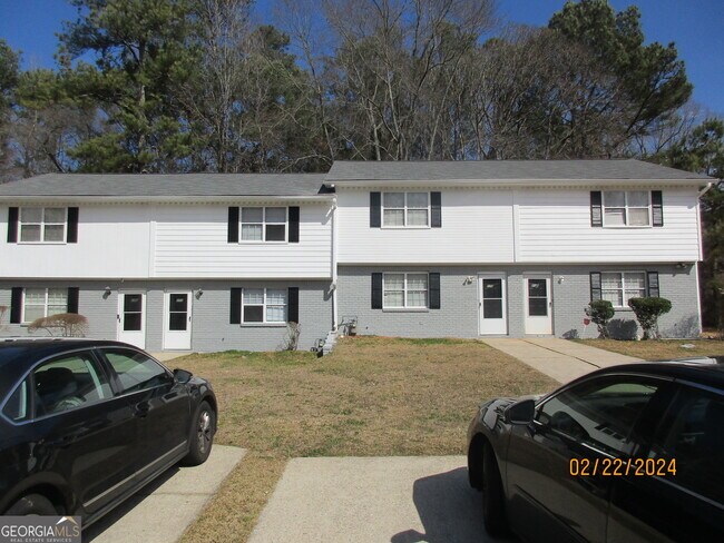 Building Photo - 200 Debbie Ln