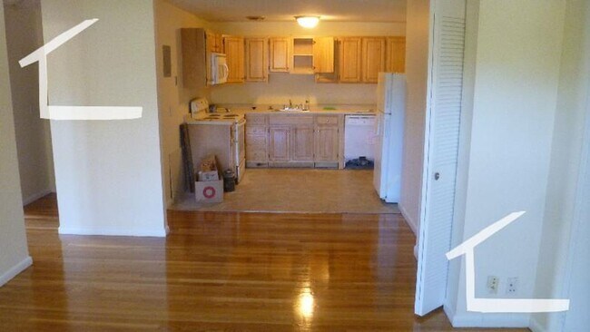 Foto del edificio - Avl NOW -No Fee! Spacious 2BR near Coolidge Corner with AC, elevator in bldg!