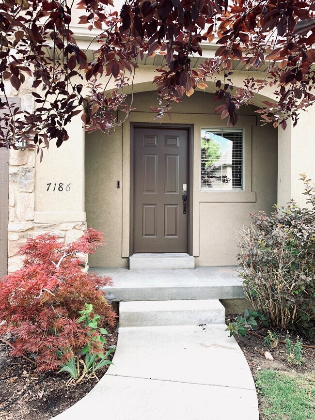 Building Photo - 7186 S 420 E