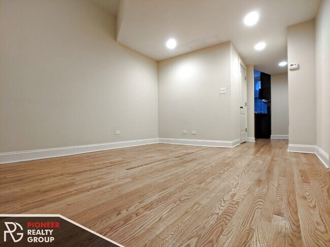 Foto del edificio - 4040 N Ashland Ave