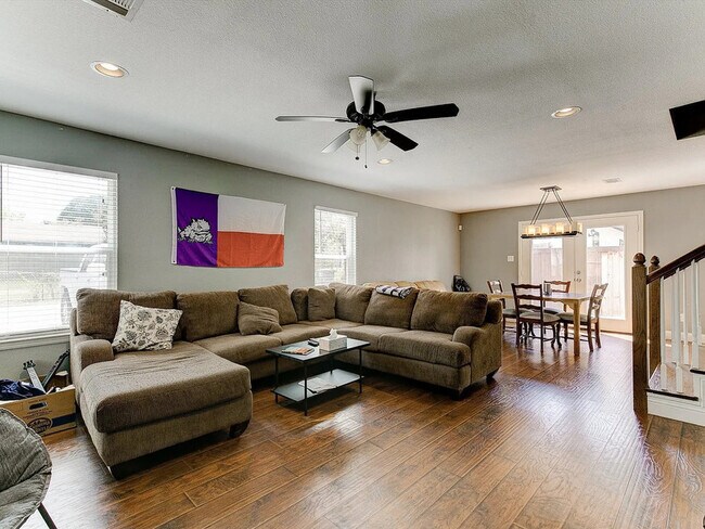 Foto del edificio - 2313 W Devitt St