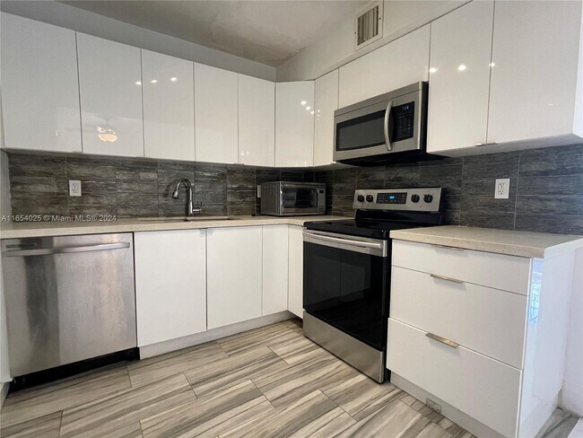Building Photo - 2029 NW 46th Ave