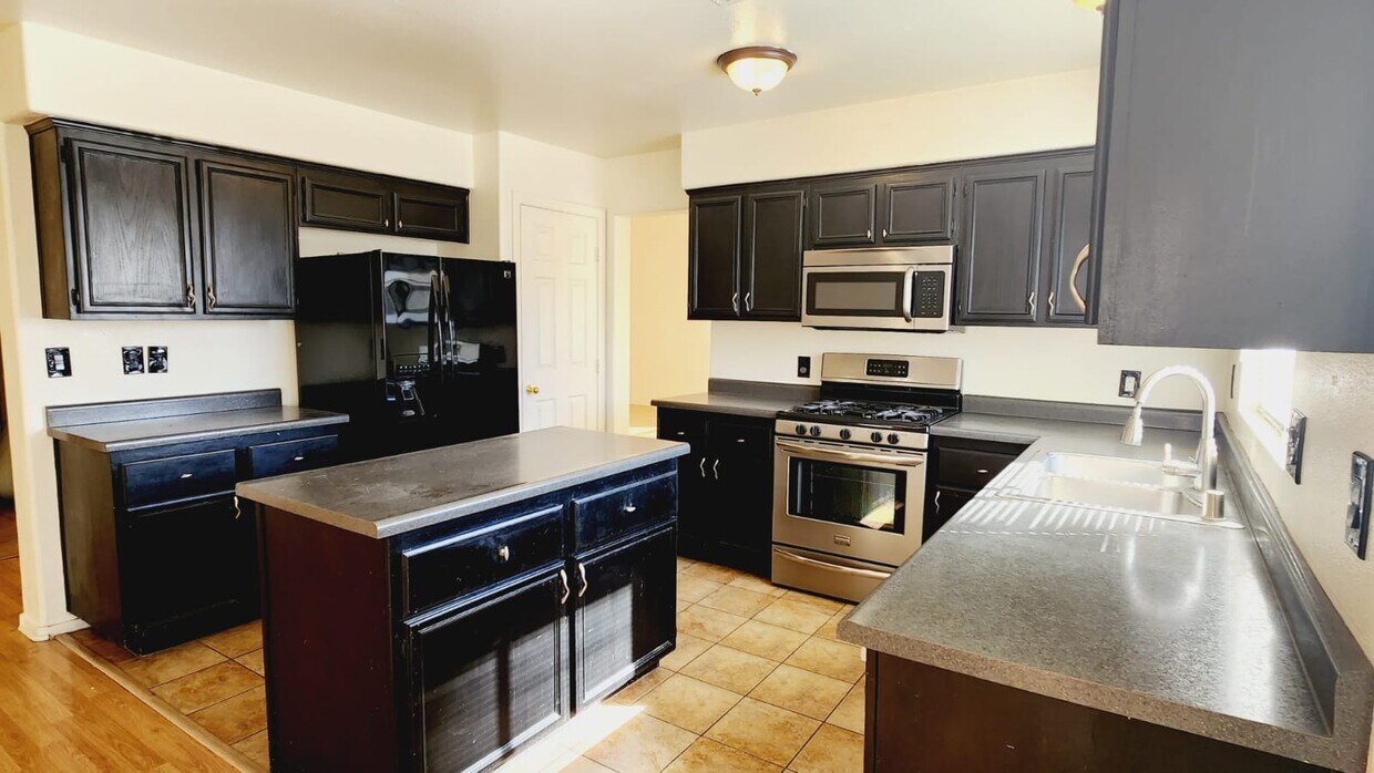 Primary Photo - 221 Winley Chase Ave