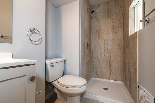 Foto del edificio - Adorable 1 Bed 1 Bath House with Detached ...