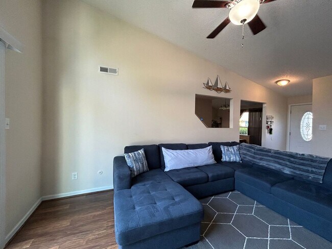 Building Photo - Welcome to this beautifully updated 3 bedr...