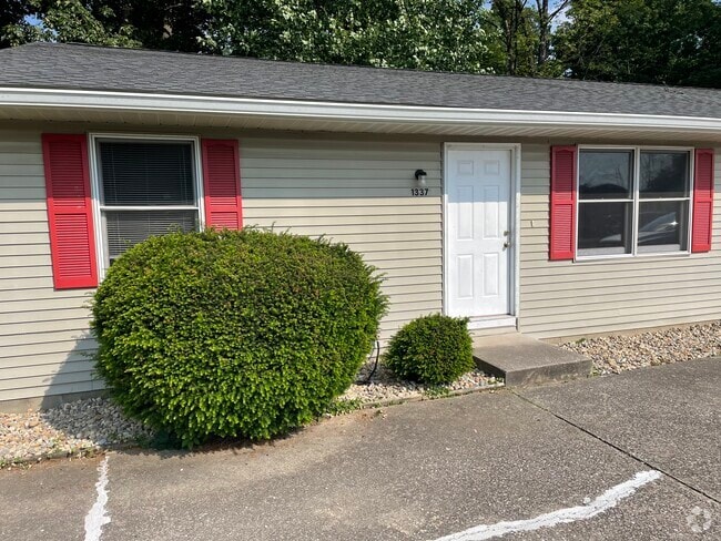 Building Photo - 1337 S Hickory Grove Ln
