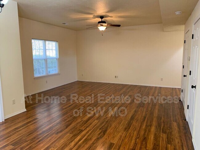 Foto del edificio - 813 E Daniels St