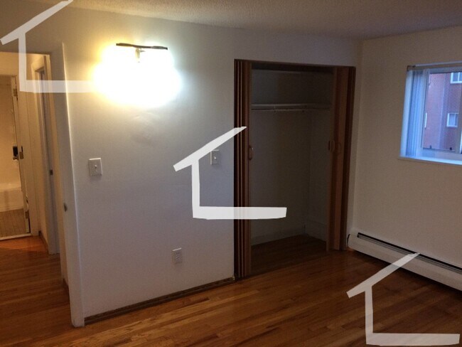 Foto del edificio - 280 Corey Rd