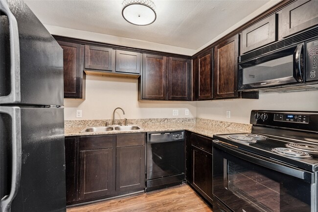 Building Photo - 427 W 16th St