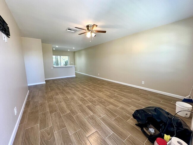 Building Photo - 9164 Sunrise Dr