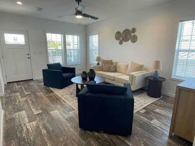 Foto del edificio - 5714 Blue Harbor Dr