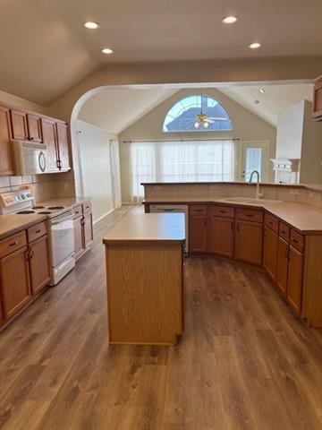 Foto del edificio - 2641 Red Spruce Dr