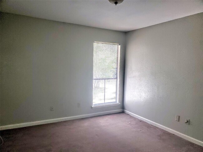 Building Photo - 13151 Walden Rd