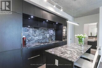 Building Photo - 88 Blue Jays Way