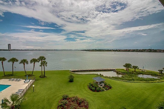 Foto del edificio - 401 Lakeside Ln