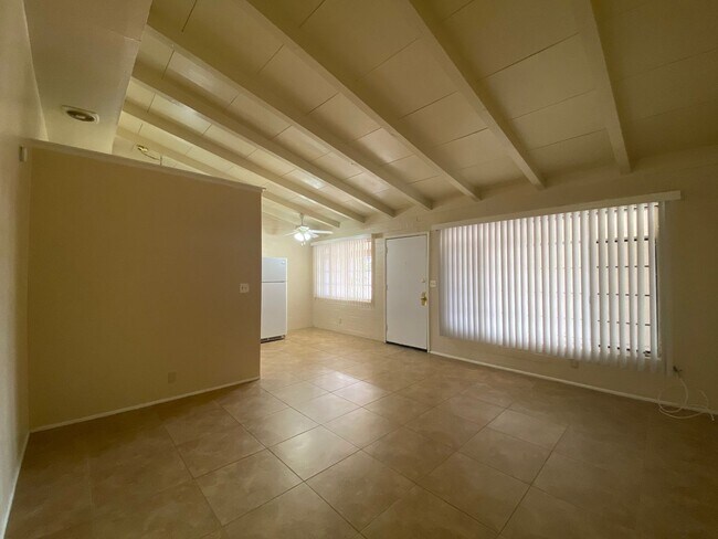 Foto del edificio - 1465 N Swan Rd