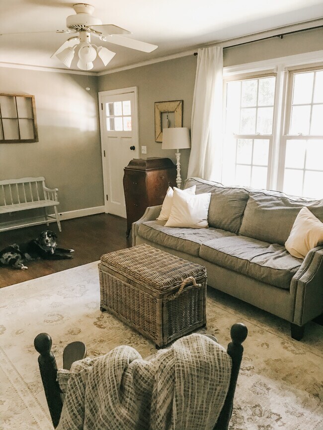 Living Room - 901 Brunwood Dr