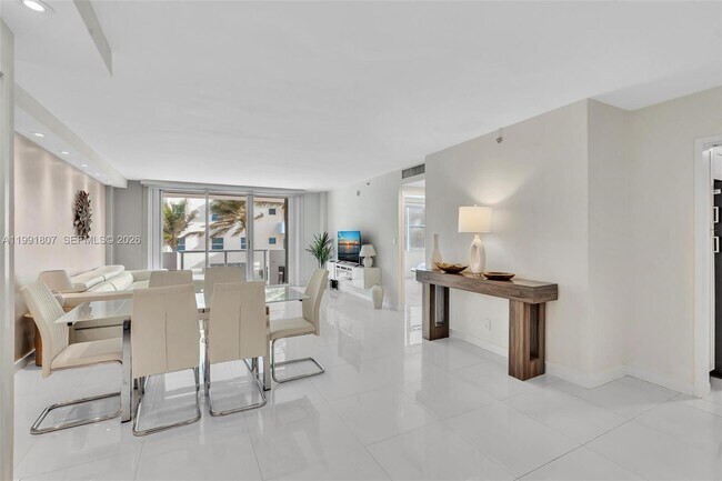 Foto del edificio - 9195 Collins Ave