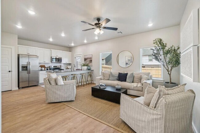 Foto del edificio - 19500 Molly Pl