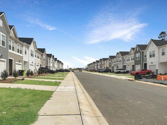 Foto del edificio - 911 Pilot St