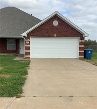 Building Photo - 470 Weston Loop