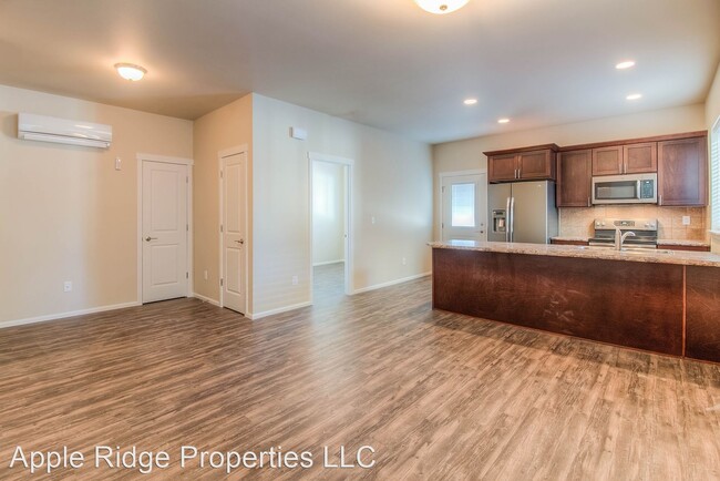 Building Photo - 2414 Woolsey Ln