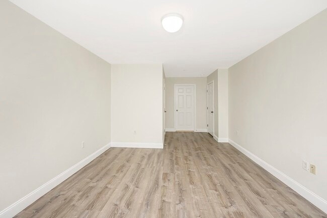 Building Photo - 110 Wyllis Ave