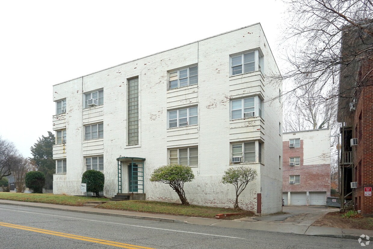 Primary Photo - 2102 S Cincinnati Ave