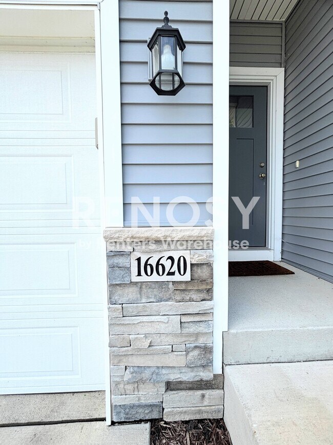 Foto del edificio - 16620 Oakwood Dr