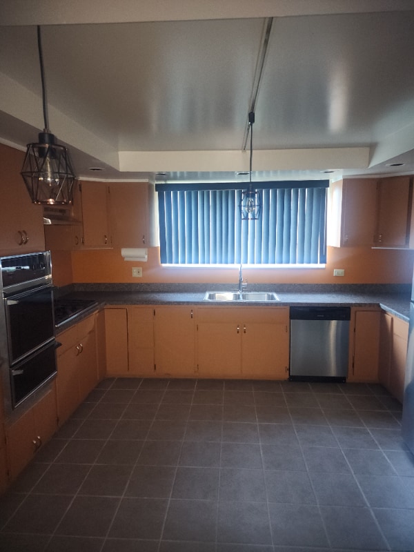 Building Photo - 12832 Mozart St