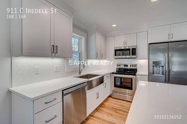 Foto del edificio - 911 Iredell St