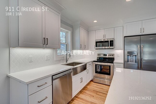 Photo - 911 Iredell St House