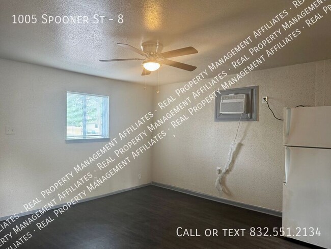 Building Photo - 1005 Spooner St