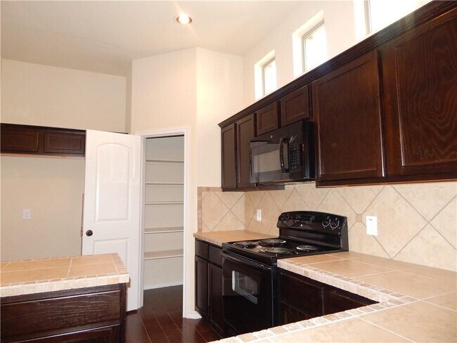 Building Photo - 112 Creekside Villa Dr