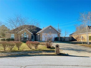 Building Photo - 2905 Essex Pl