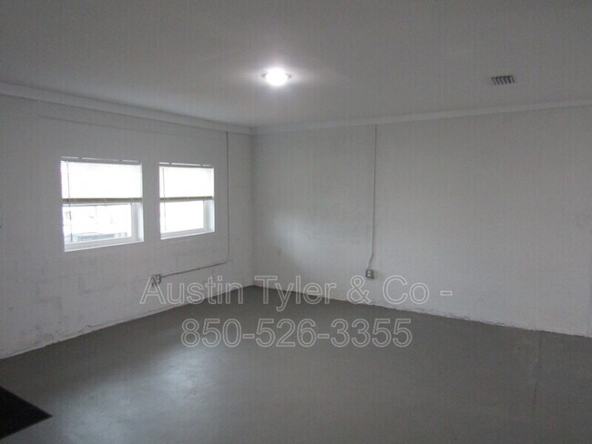 Building Photo - 2807 Bertram St