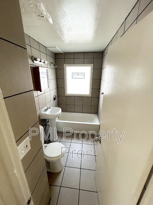 Foto del edificio - 5110 N 84th St
