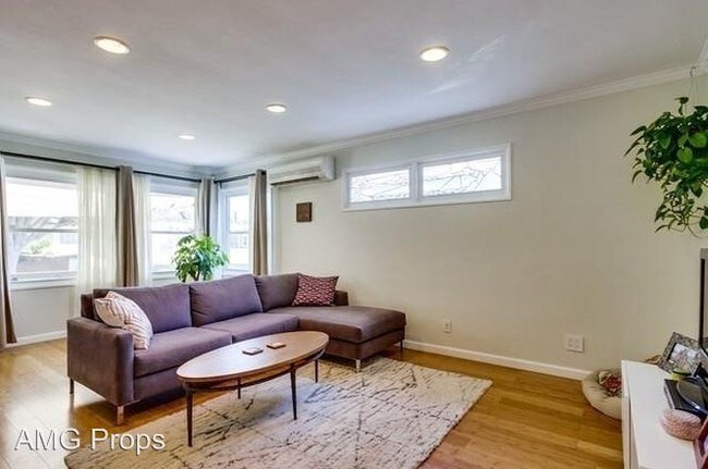 Foto del edificio - 2 br, 1 bath Apartment - 3054 Nile Street