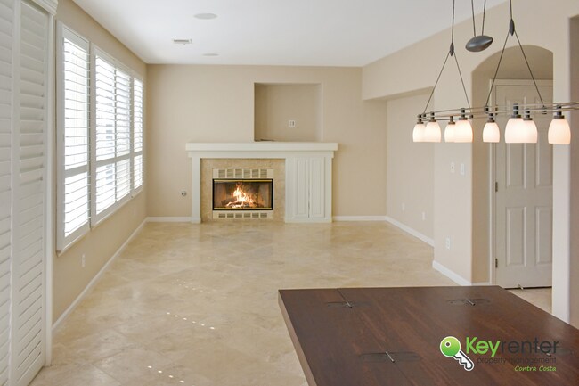 Building Photo - Stunning Danville home in a quiet cul-de-s...