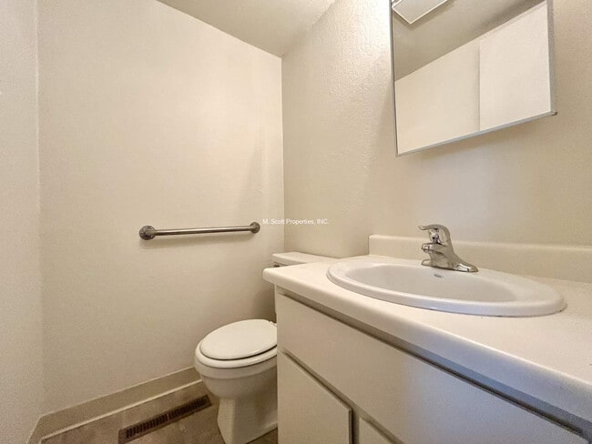 Foto del edificio - 1476 Hussman Ave