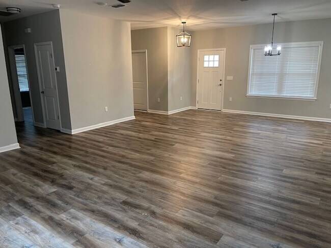 Building Photo - KILLEARN LAKES HOME