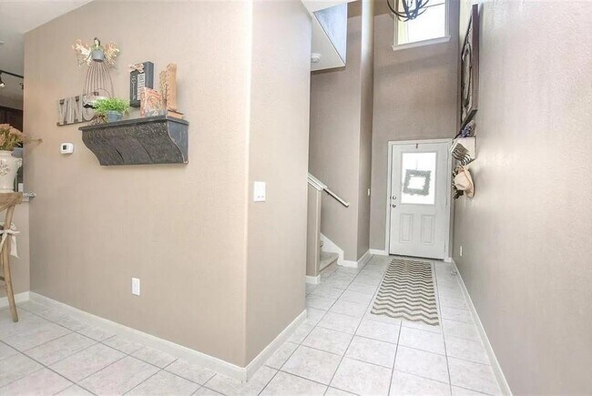 Building Photo - 1620 Bryant Dr