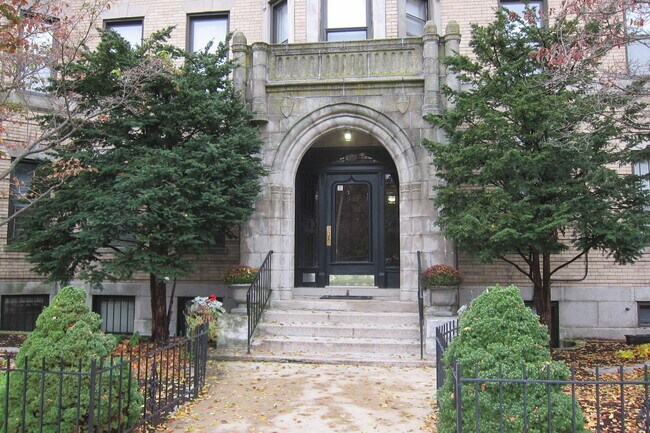 Building Photo - 51 Park Dr