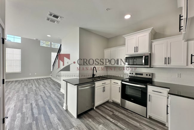 Foto del edificio - 1 Bedroom Loft at The Cannery! Tour Today!