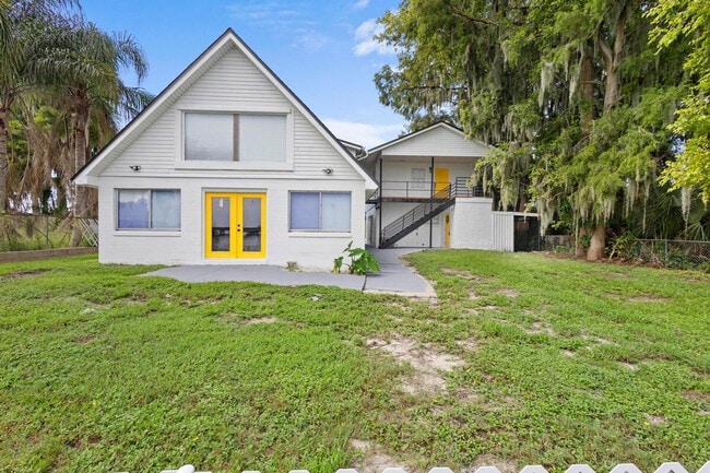 Building Photo - 1882 Lake St