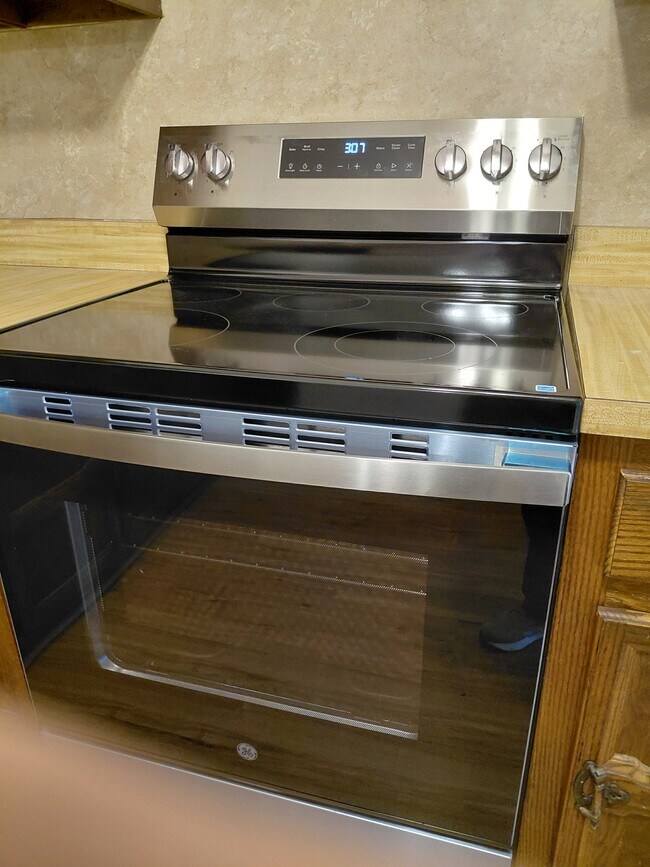 Nuevo horno GE - 21 Oakridge Dr